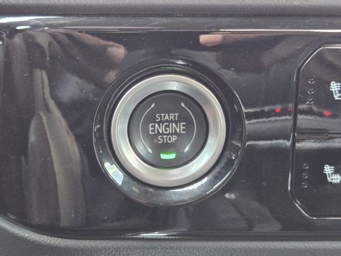 Used 2022 Chevrolet Silverado 1500 LT AWD/4WD image 17