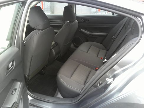 Used 2024 Nissan Altima 2.5 SV FWD image 23