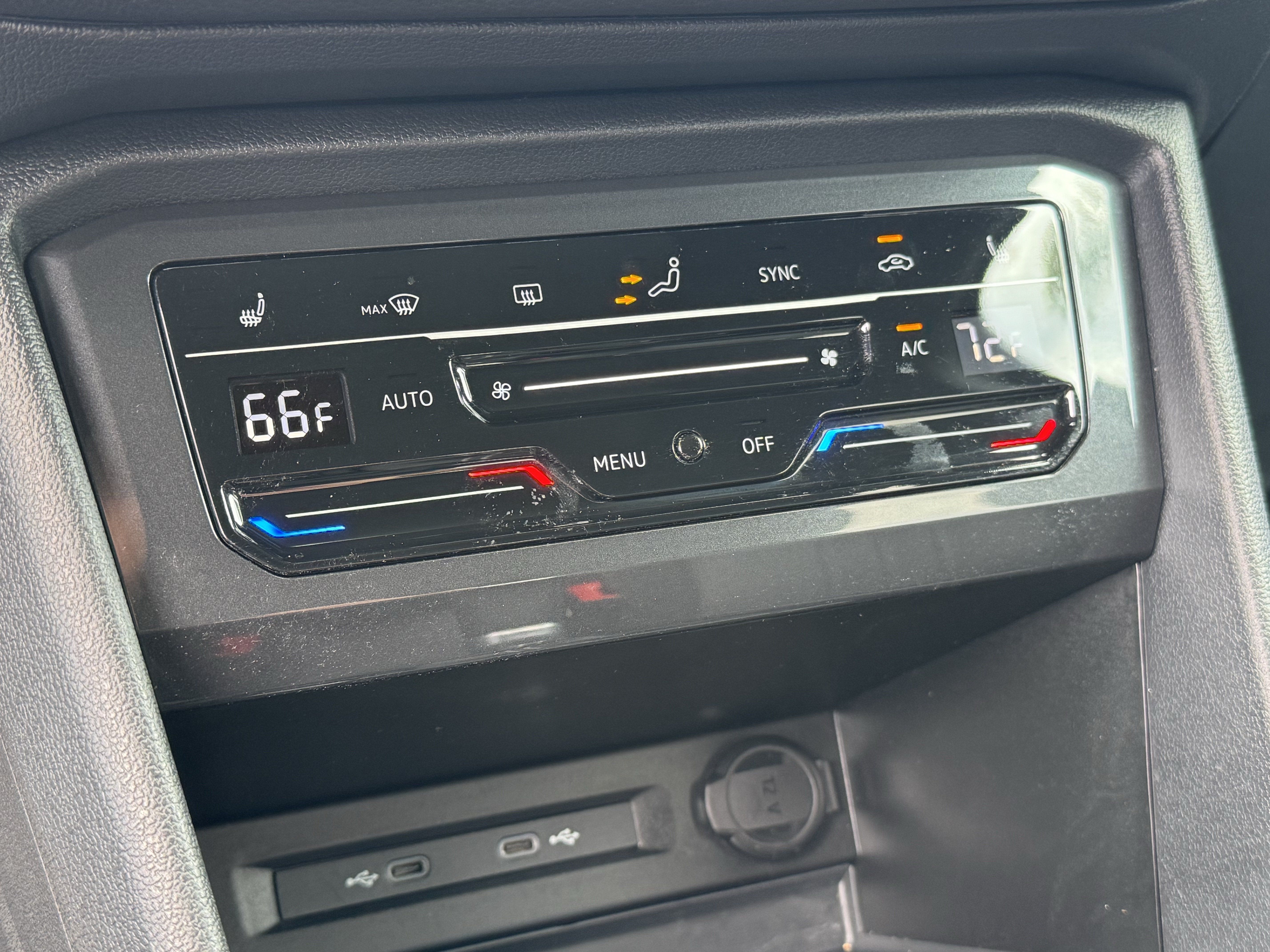 Certified 2023 Volkswagen Tiguan SE R-Line FWD image 25
