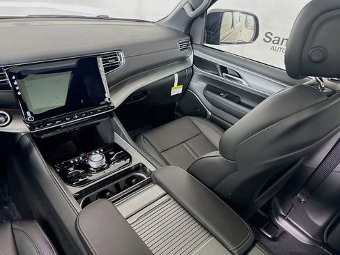 New 2026 Jeep Grand Wagoneer 4WD image 25