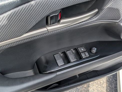 Used 2025 Toyota Camry SE FWD image 15