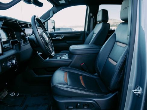 Used 2024 GMC Sierra 3500 AT4 w/ Technology Package AWD/4WD image 17