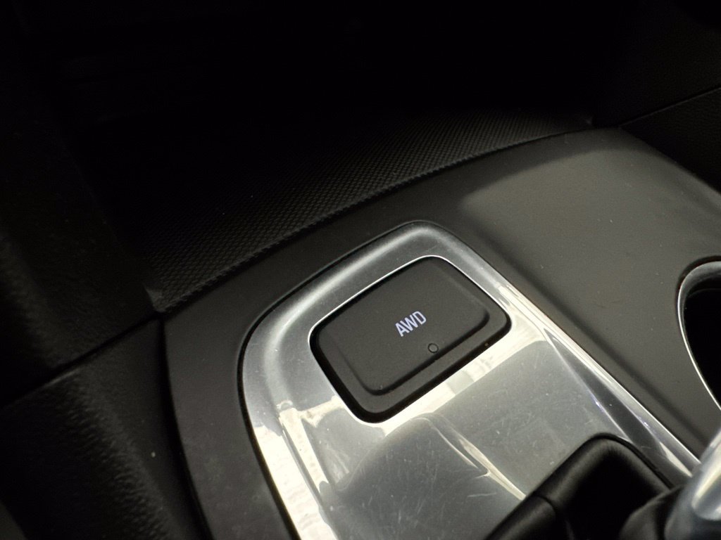 Used 2020 Chevrolet Equinox LS AWD/4WD image 25