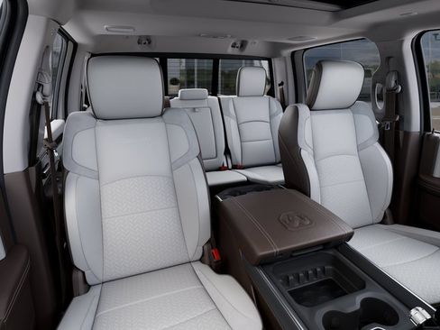New 2026 RAM 2500 Laramie AWD/4WD image 17