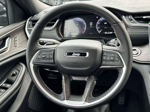 New 2025 Jeep Grand Cherokee Limited RWD image 13