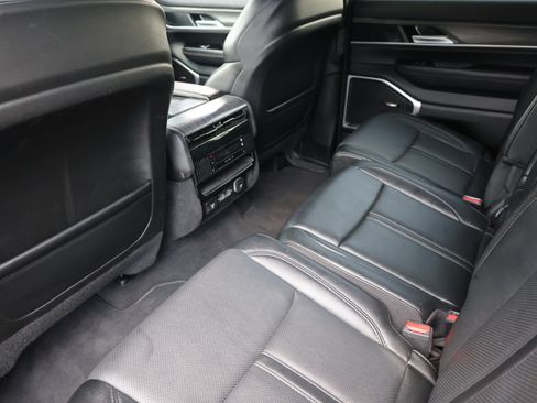 Used 2024 Jeep Wagoneer Series II w/ Flexible Seating Group RWD image 24