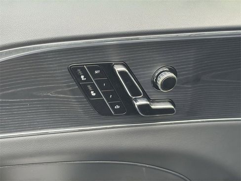 Used 2025 Cadillac Lyriq Luxury image 23