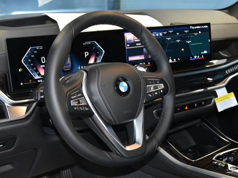 New 2026 BMW X5 xDrive40i w/ Executive Package image 2