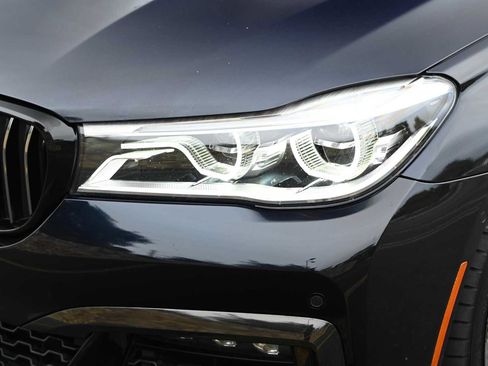 Used 2019 BMW 750i w/ M Sport Package RWD image 7