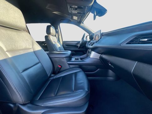 Used 2024 Chevrolet Suburban LT image 32