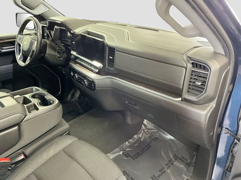 Used 2022 Chevrolet Silverado 1500 LT AWD/4WD image 29