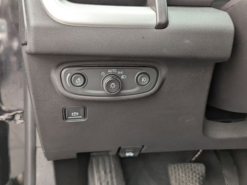 Used 2023 GMC Terrain SLT image 18