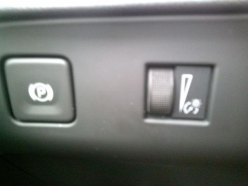 Used 2023 Buick Enclave Essence image 13