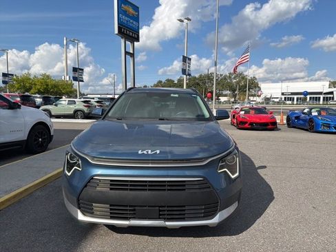 Used 2023 Kia Niro EX image 8