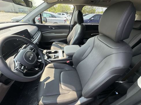 New 2026 Kia Carnival EX FWD image 11