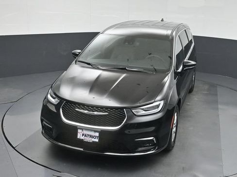 Used 2026 Chrysler Pacifica Select FWD image 42