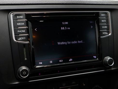 Used 2016 Volkswagen Jetta SE image 3