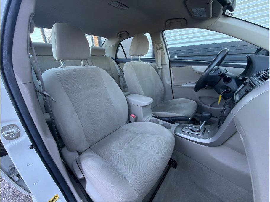 Used 2013 Toyota Corolla LE FWD image 4