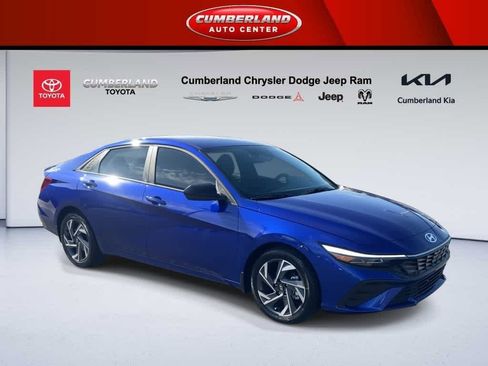 Used 2025 Hyundai Elantra Sport image 2