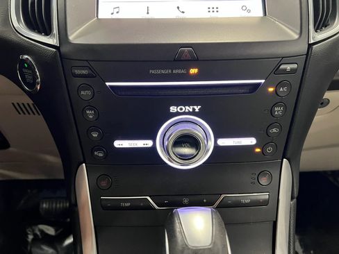 Used 2018 Ford Edge Titanium FWD image 16