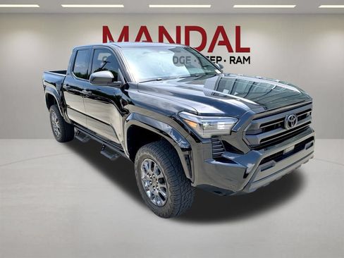 Used 2025 Toyota Tacoma SR AWD/4WD image 3