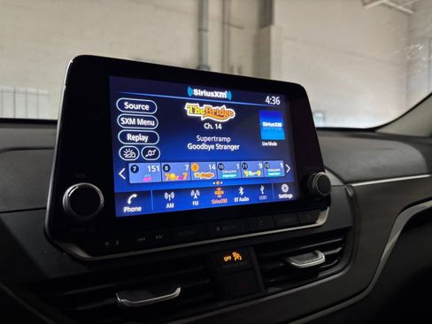 Used 2025 Nissan Altima 2.5 SV FWD image 18