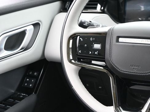 Used 2025 Land Rover Range Rover Velar S image 27