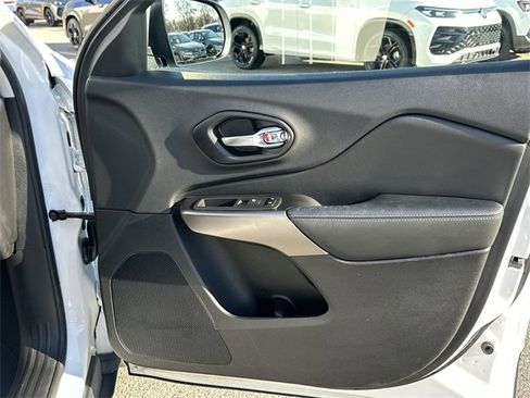 Used 2020 Jeep Cherokee Latitude image 29