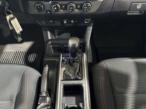 Used 2019 Toyota Tacoma SR5 AWD/4WD image 19