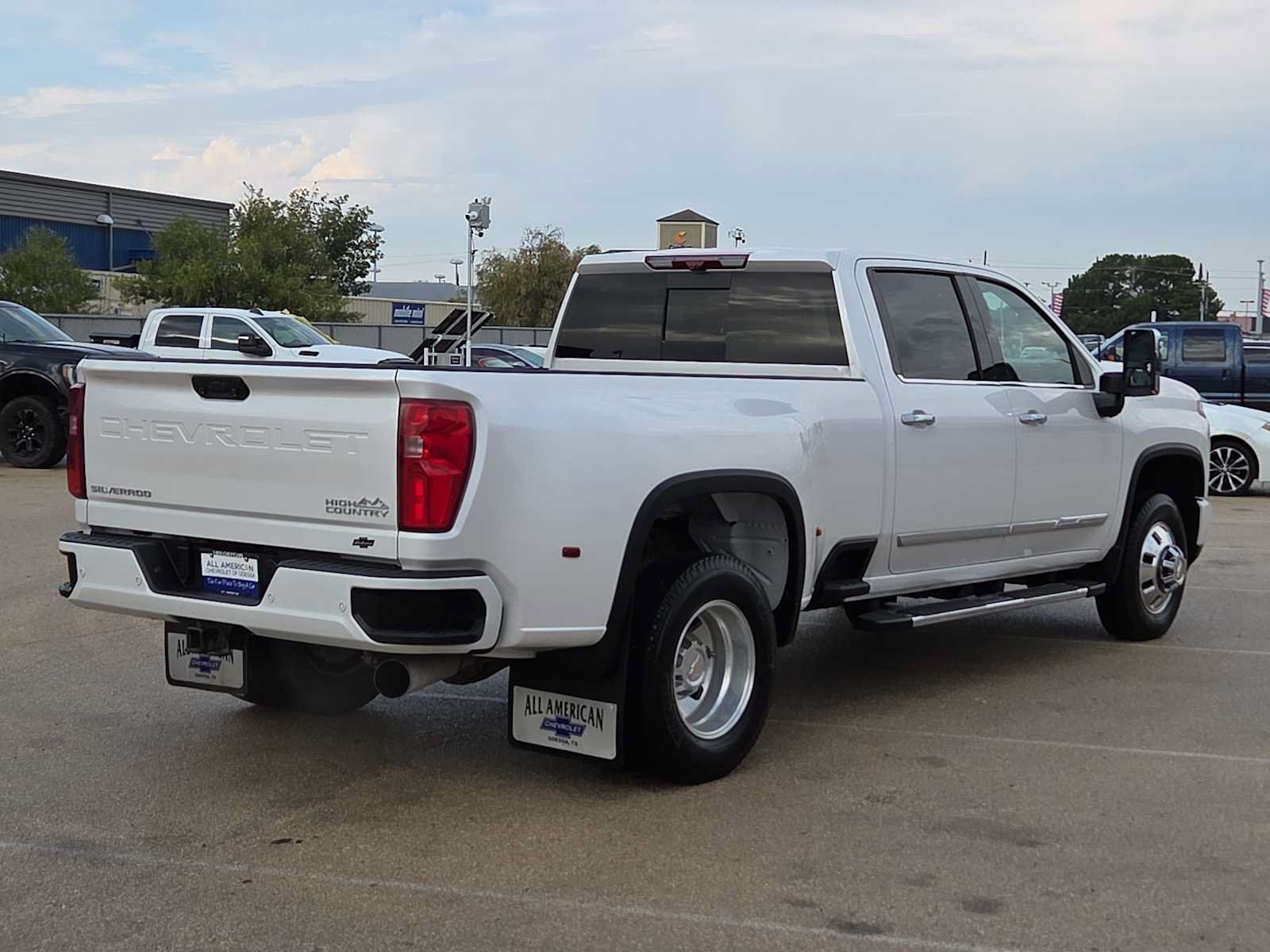 Used 2025 Chevrolet Silverado 3500 High Country w/ Technology Package AWD/4WD image 8