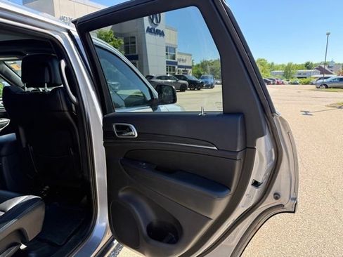 Used 2019 Jeep Grand Cherokee Limited AWD/4WD image 14