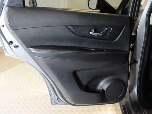 Used 2017 Nissan Rogue SV AWD/4WD image 25