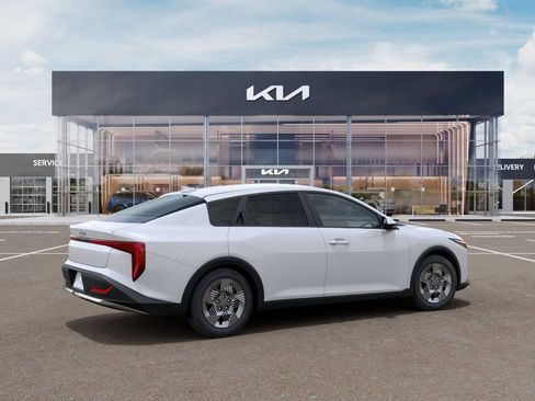 New 2026 Kia K4 LX image 6