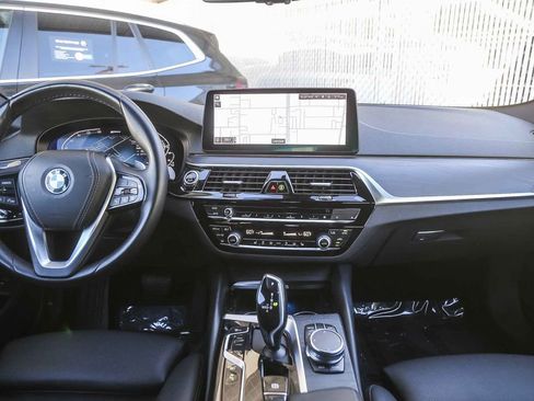 Certified 2023 BMW 530e w/ Convenience Package RWD image 9