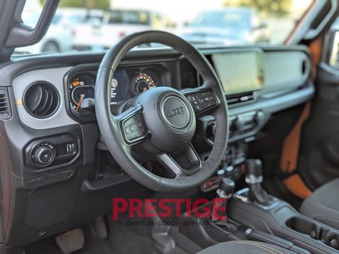 Used 2025 Jeep Wrangler Unlimited Sport AWD/4WD image 17