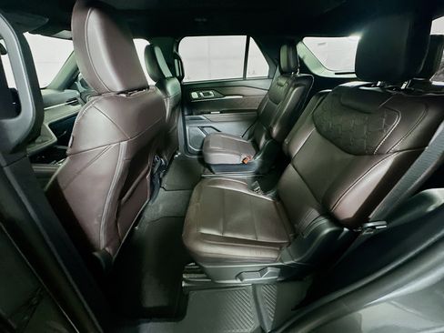 Used 2025 Ford Explorer Platinum w/ LUX Leather Package image 28