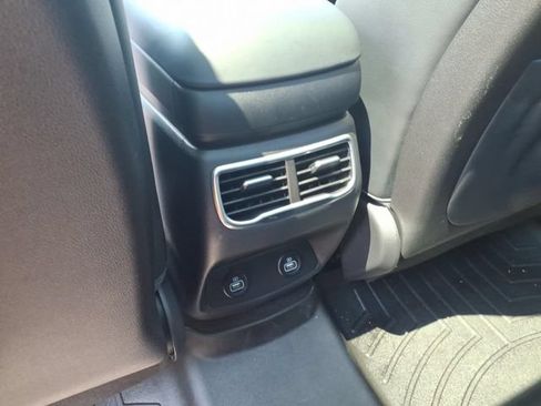 Used 2021 Hyundai Santa Fe SEL w/ Convenience + Premium Package AWD/4WD image 9