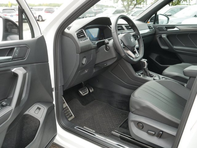 Certified 2024 Volkswagen Tiguan SE R-Line AWD/4WD image 10