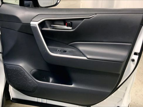 Used 2025 Toyota RAV4 XLE image 22