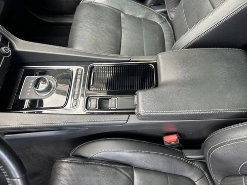 Used 2019 Jaguar F-PACE S image 13