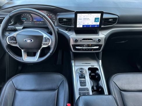 Used 2022 Ford Explorer XLT w/ Equipment Group 202A RWD image 13