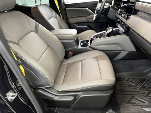 Certified 2024 Chevrolet Colorado ZR2 w/ ZR2 Convenience Package III image 32