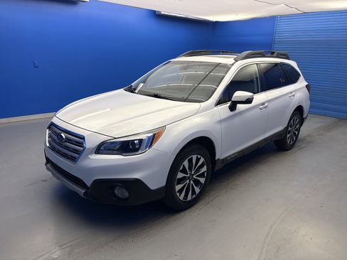 Used 2017 Subaru Outback 2.5i Limited AWD/4WD image 4