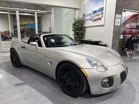 Used 2009 Pontiac Solstice GXP w/ Premium Package RWD image 21