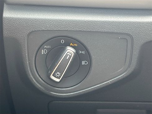 Used 2018 Volkswagen Atlas SEL Premium image 9