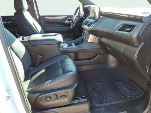 Used 2024 Chevrolet Suburban RST RWD image 21