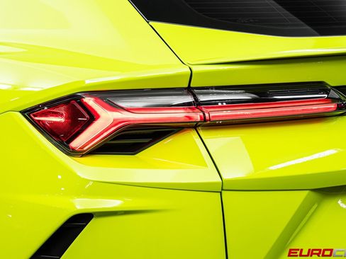 Used 2022 Lamborghini Urus *HIGH GLOSS BLACK STYLE PACKAG image 16