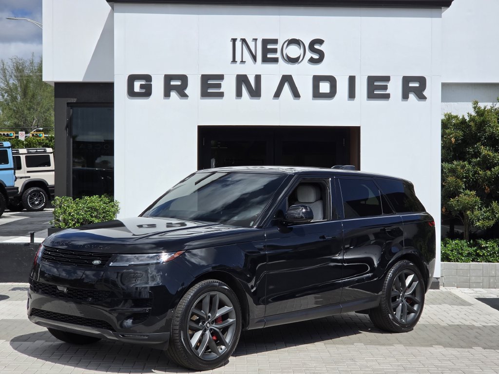 Used 2025 Land Rover Range Rover Sport SE AWD/4WD image 2