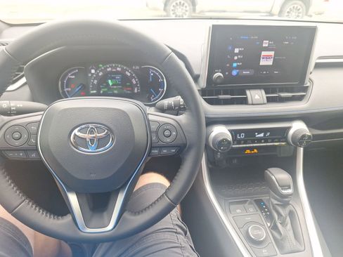 Used 2025 Toyota RAV4 SE image 21