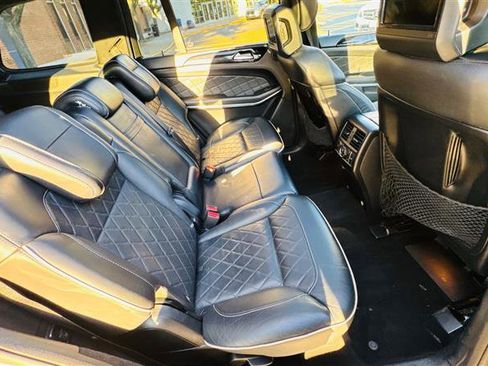 Used 2014 Mercedes-Benz GL 550 4MATIC image 32